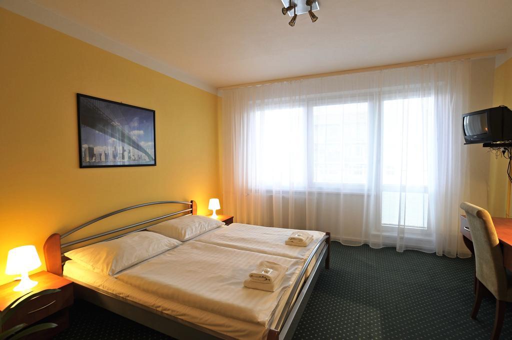 הודונין Hotel Krystal מראה חיצוני תמונה