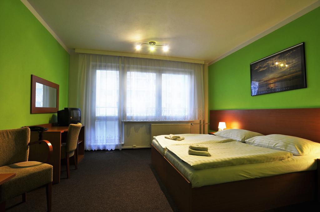 הודונין Hotel Krystal מראה חיצוני תמונה