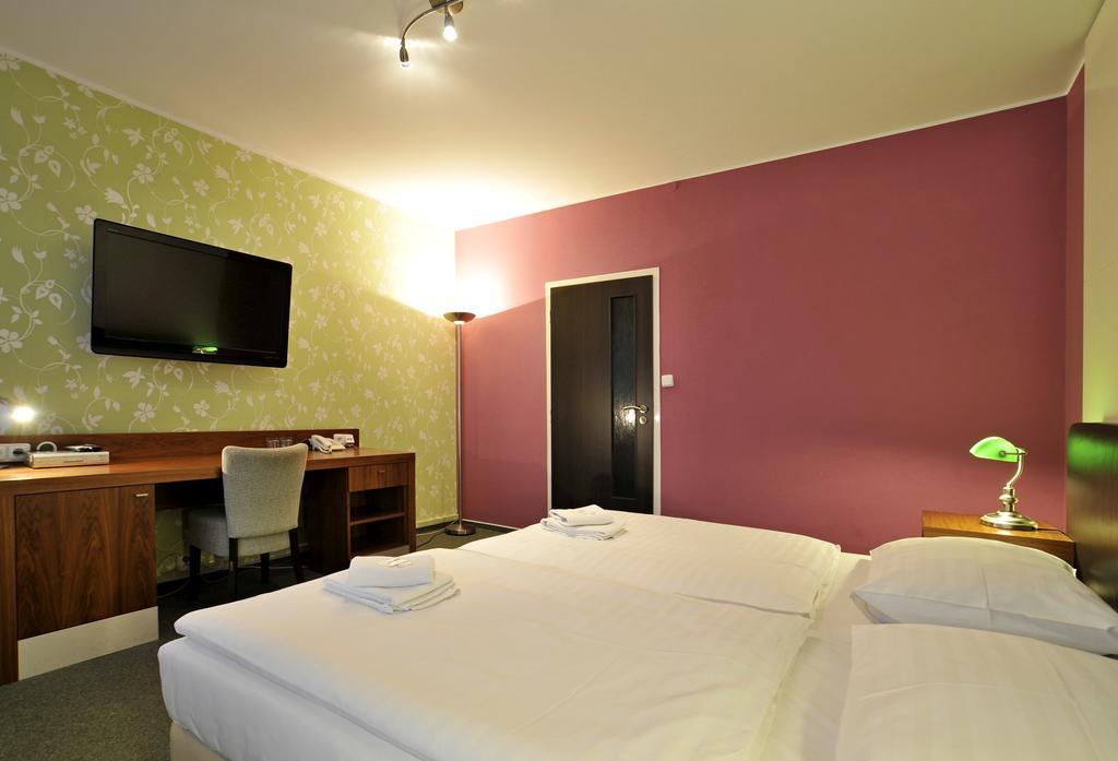 הודונין Hotel Krystal מראה חיצוני תמונה