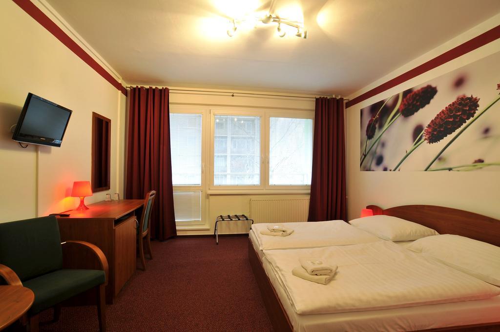 הודונין Hotel Krystal מראה חיצוני תמונה