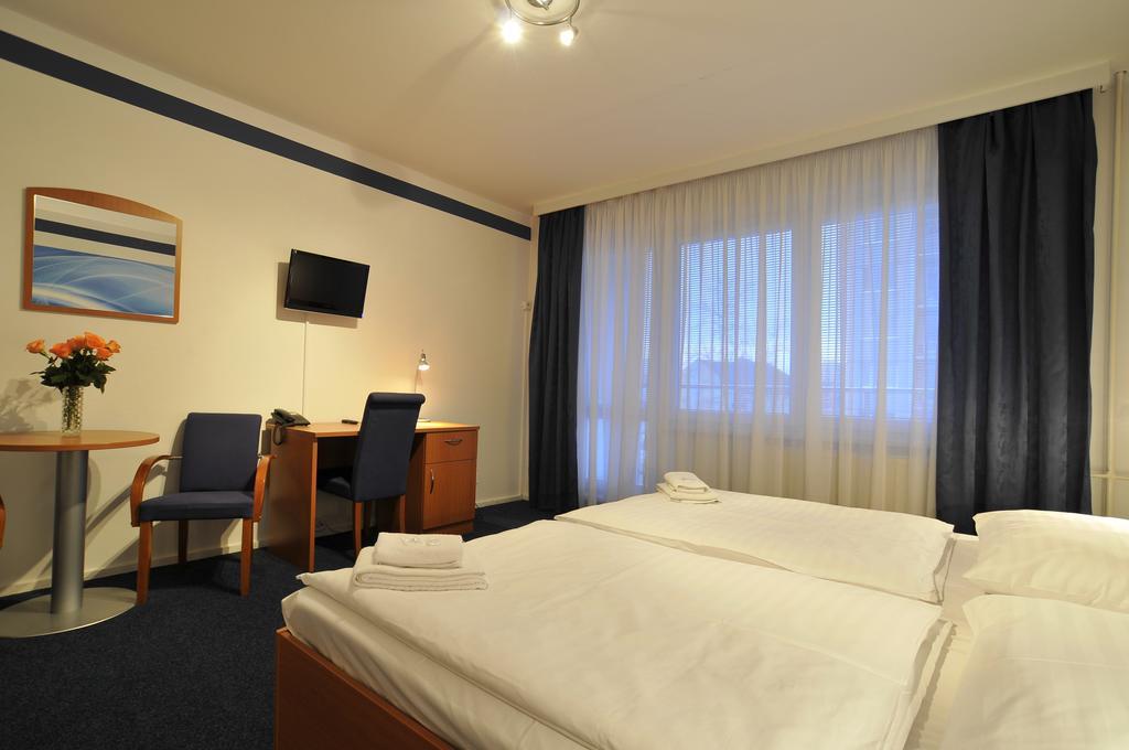 הודונין Hotel Krystal מראה חיצוני תמונה