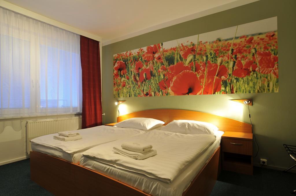 הודונין Hotel Krystal מראה חיצוני תמונה