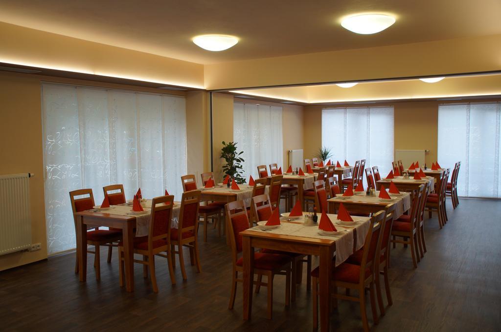 הודונין Hotel Krystal מראה חיצוני תמונה