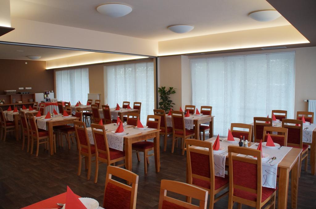 הודונין Hotel Krystal מראה חיצוני תמונה