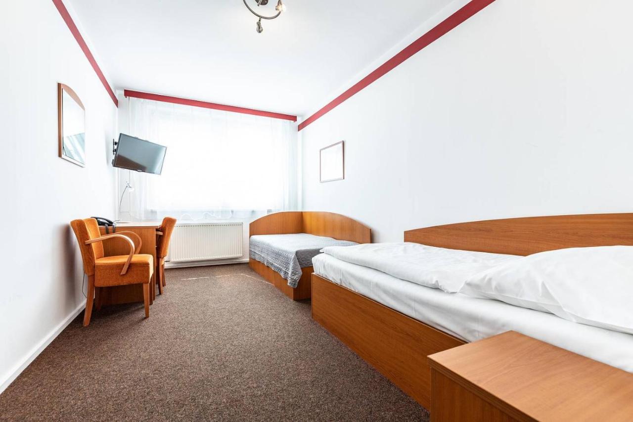 הודונין Hotel Krystal מראה חיצוני תמונה