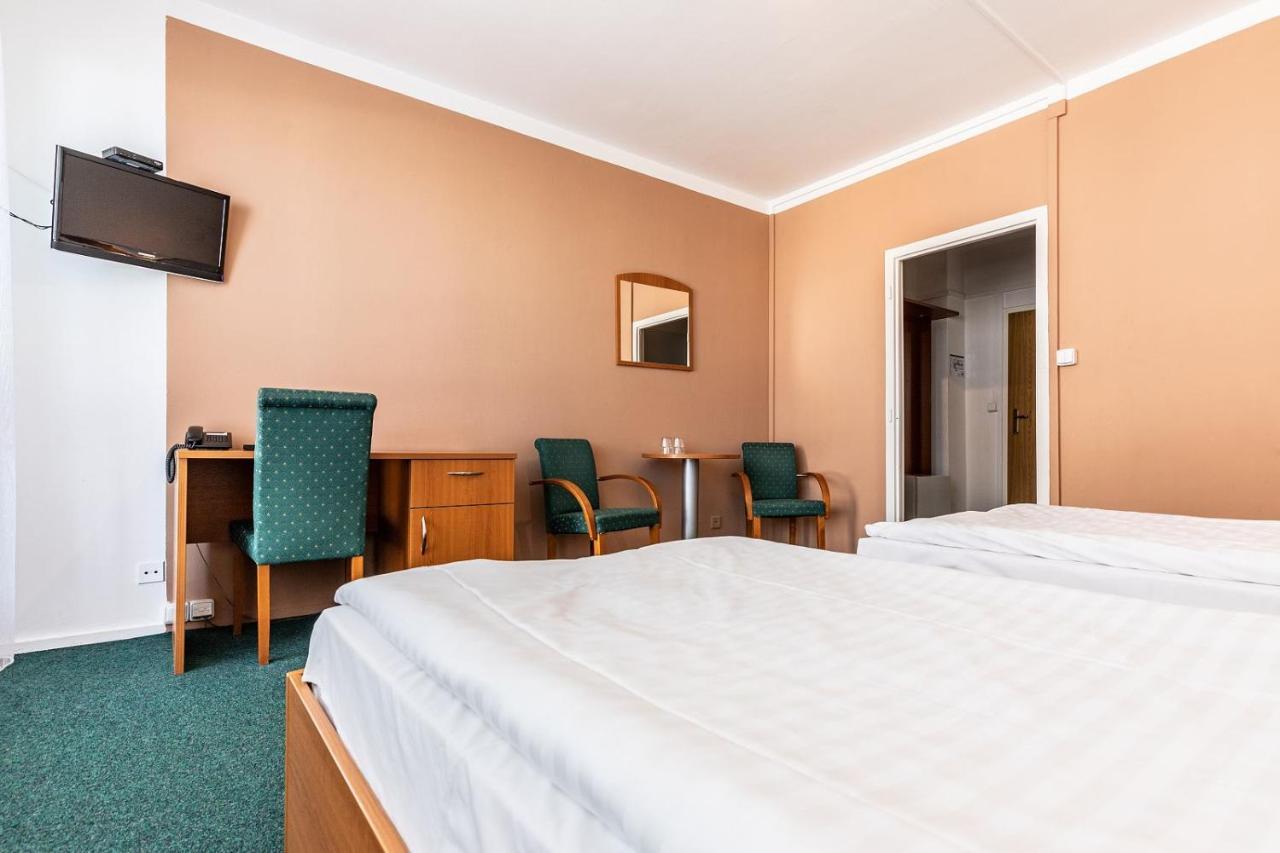 הודונין Hotel Krystal מראה חיצוני תמונה