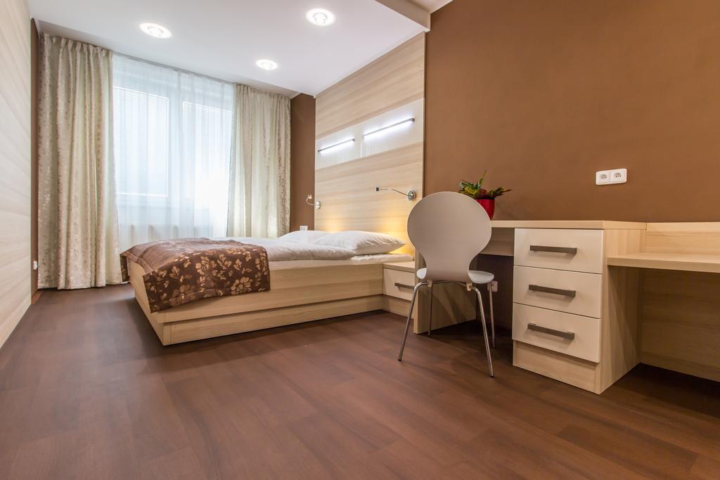 הודונין Hotel Krystal מראה חיצוני תמונה