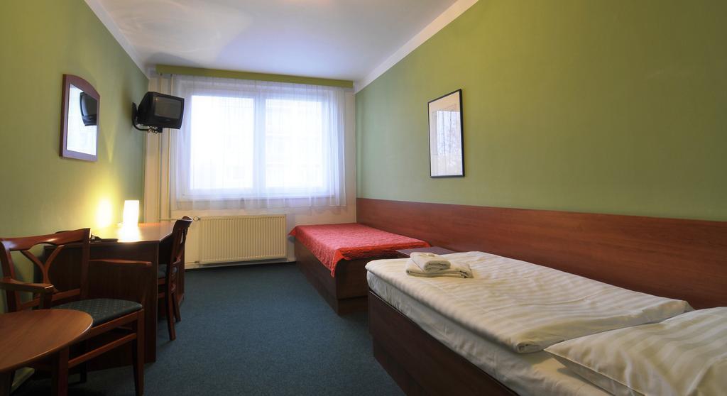 הודונין Hotel Krystal מראה חיצוני תמונה