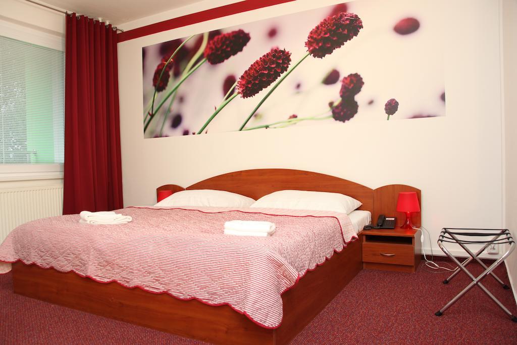 הודונין Hotel Krystal מראה חיצוני תמונה